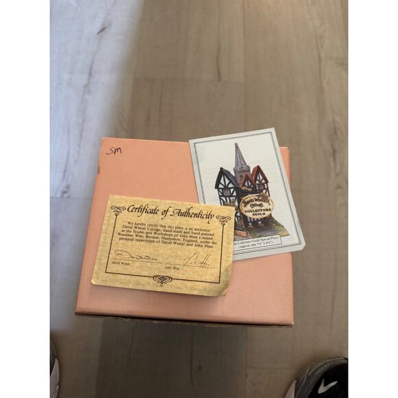 David Winter Cottages The Chapel Handpainted Christmas Collection - Picture 4 of 9